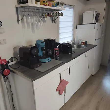 Kemp Mobil Climatise Au Domaine Lalande A *